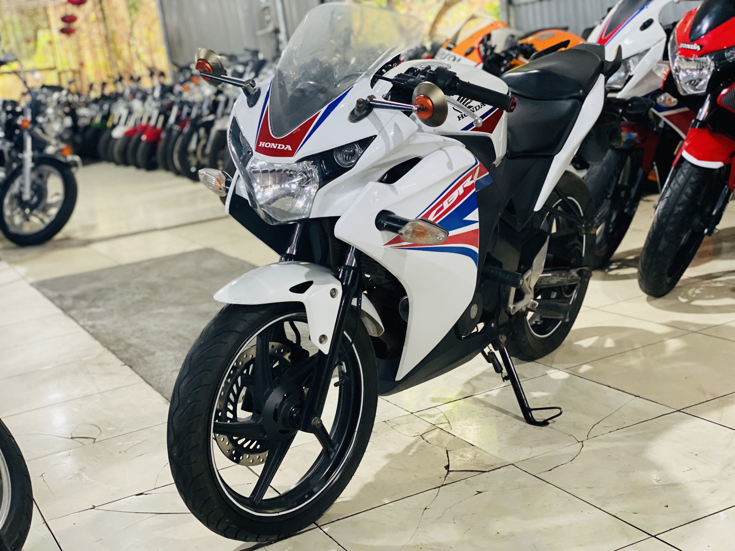 𝐗𝐄 𝐌Á𝐘 𝐓𝐇𝐀𝐍𝐇 𝐓Ù𝐍𝐆_HONDA CBR 150 TRẮNG NHẬPTHÁI 2018