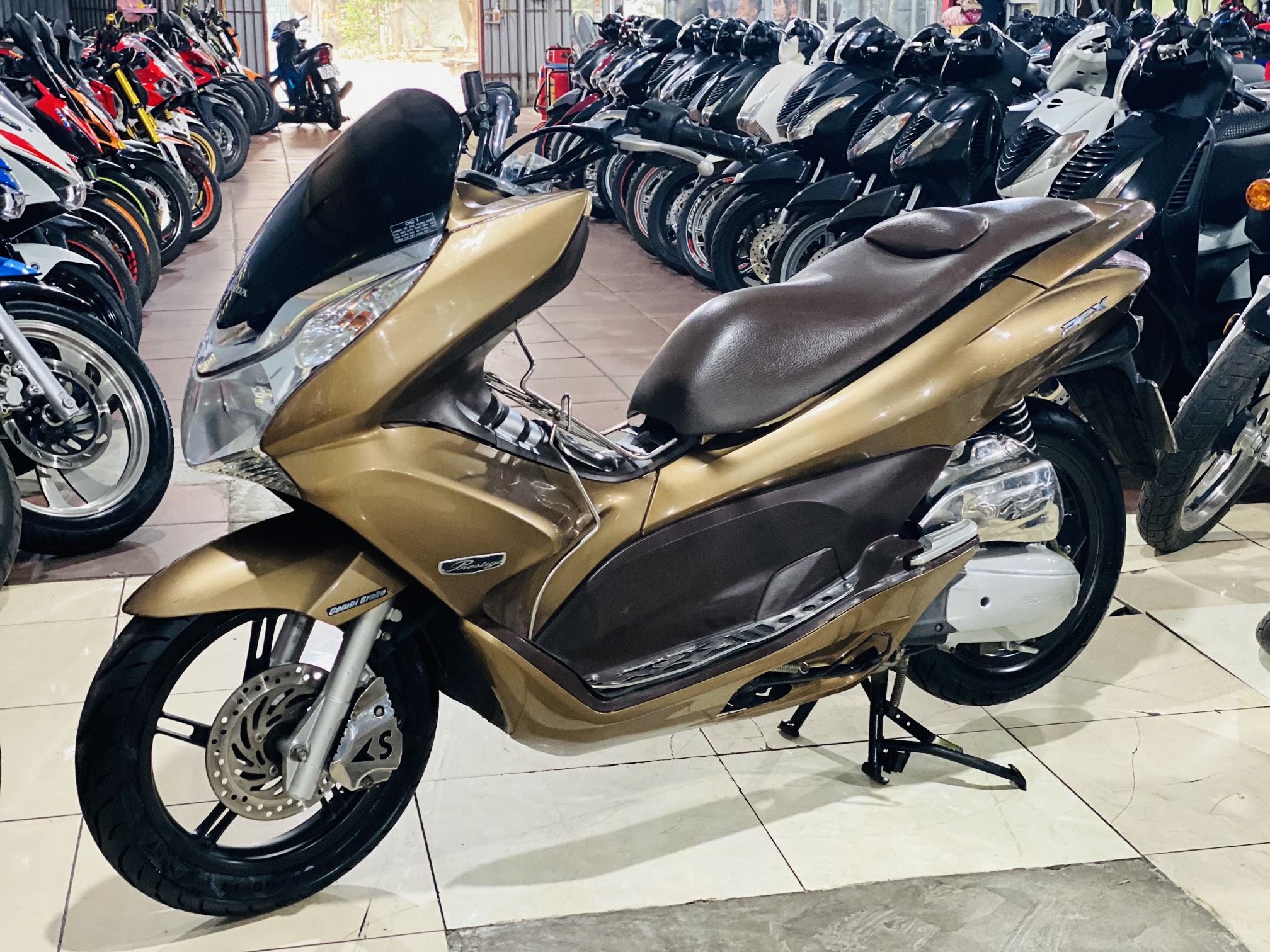 𝐗𝐄 𝐌Á𝐘 𝐓𝐇𝐀𝐍𝐇 𝐓Ù𝐍𝐆_PCX 125 FI VÀNG ĐỒNG BIỂN HÀ NỘI